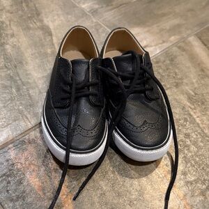 Janie and Jack Black Wingtip Lace-Up Sneakers